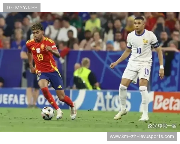 巴黎边路反击中，姆巴佩贴地斩拉开比分