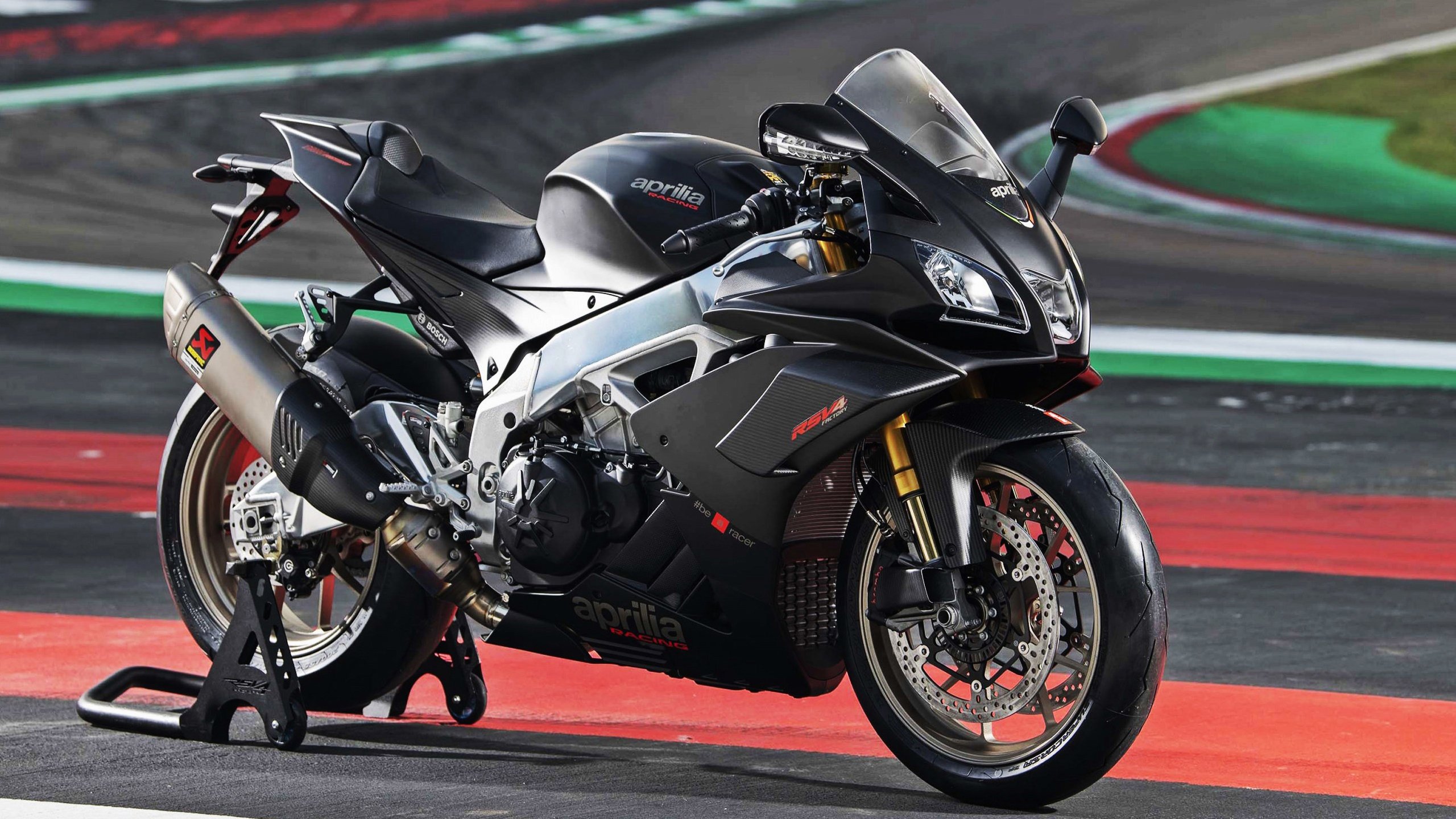 蝶泳转身效率助力选手成绩提升,蝶泳转体