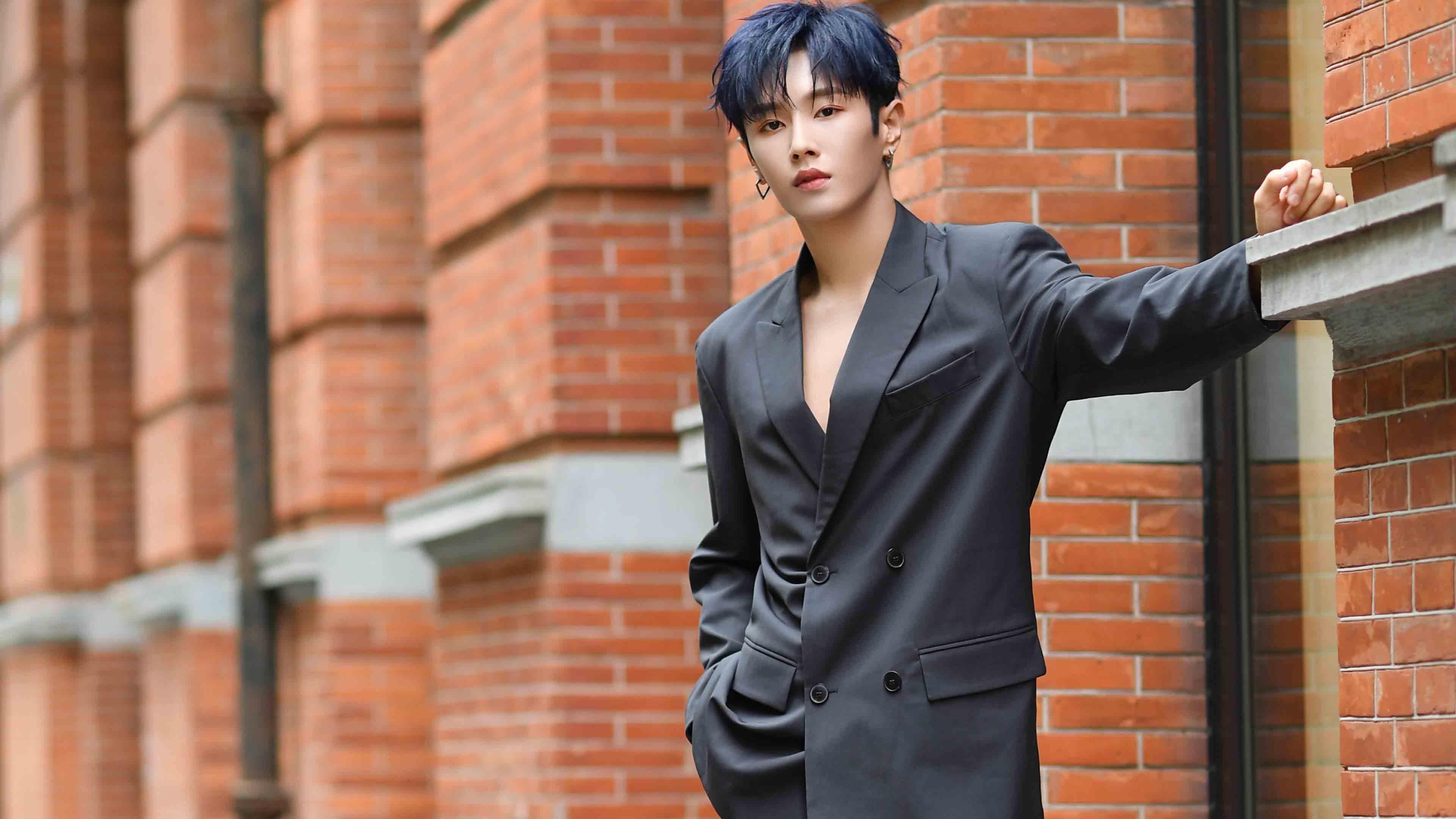 女排横扫对手强势挺进四强，女排遭横扫